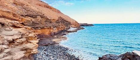 بالقرب من الشاطئ