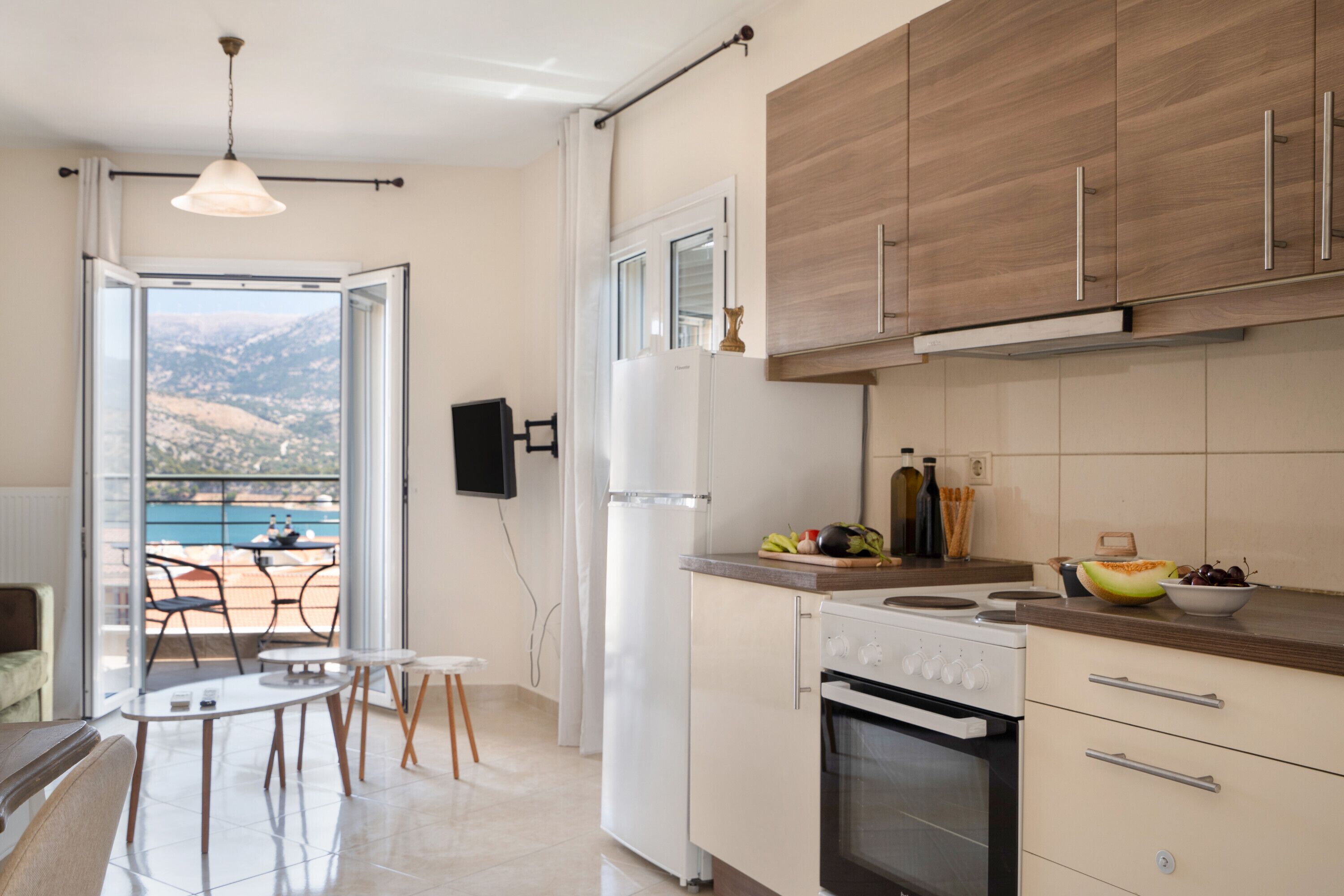 Geladeira, fogão, cooktop, cafeteira/chaleira