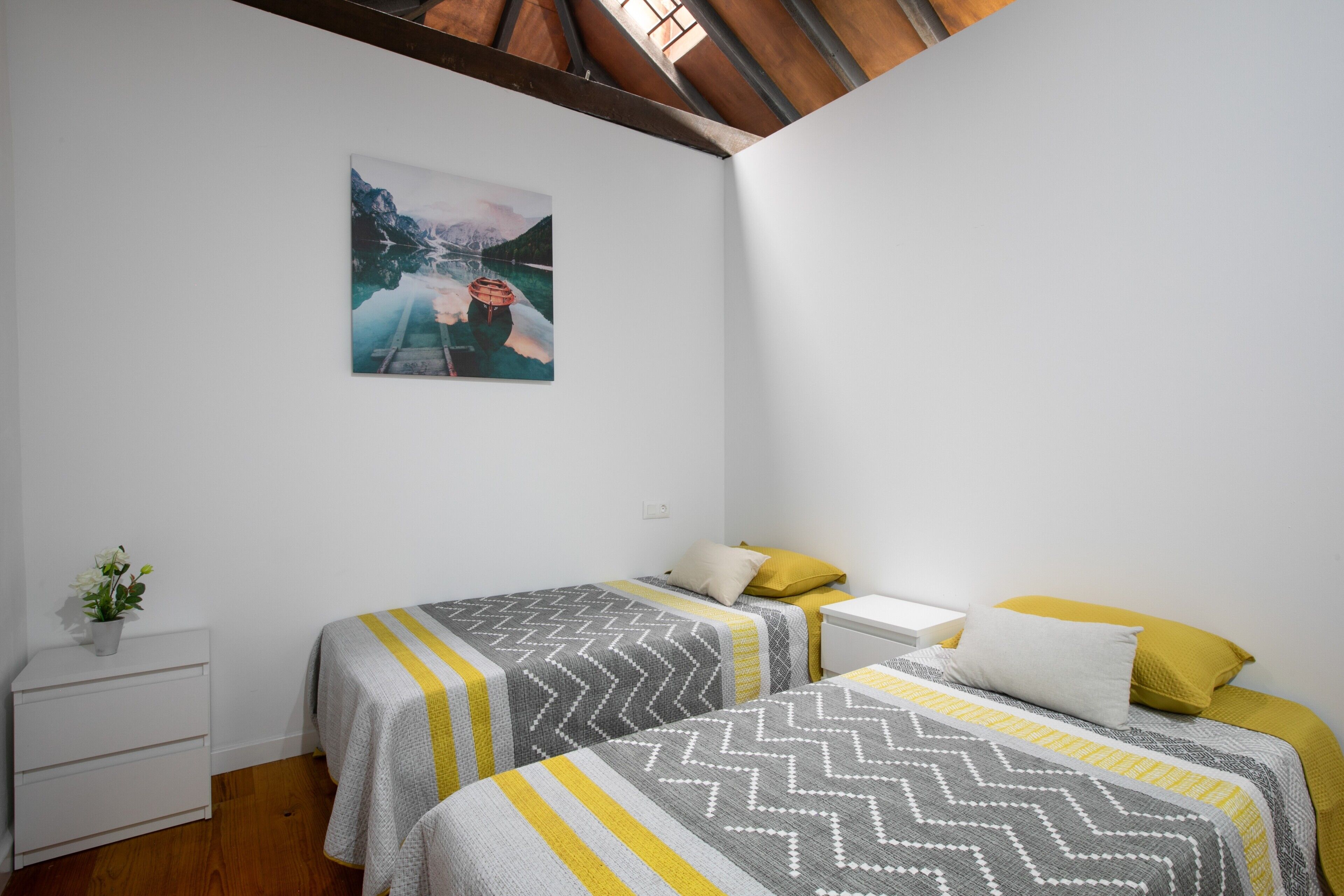 2 slaapkamers, een strijkplank/strijkijzer, gratis wifi, beddengoed