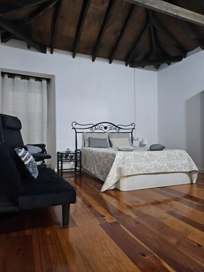 2 habitaciones, tabla de planchar con plancha y wifi gratis 