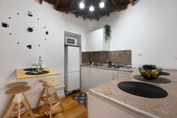Fridge, microwave, stovetop, coffee/tea maker