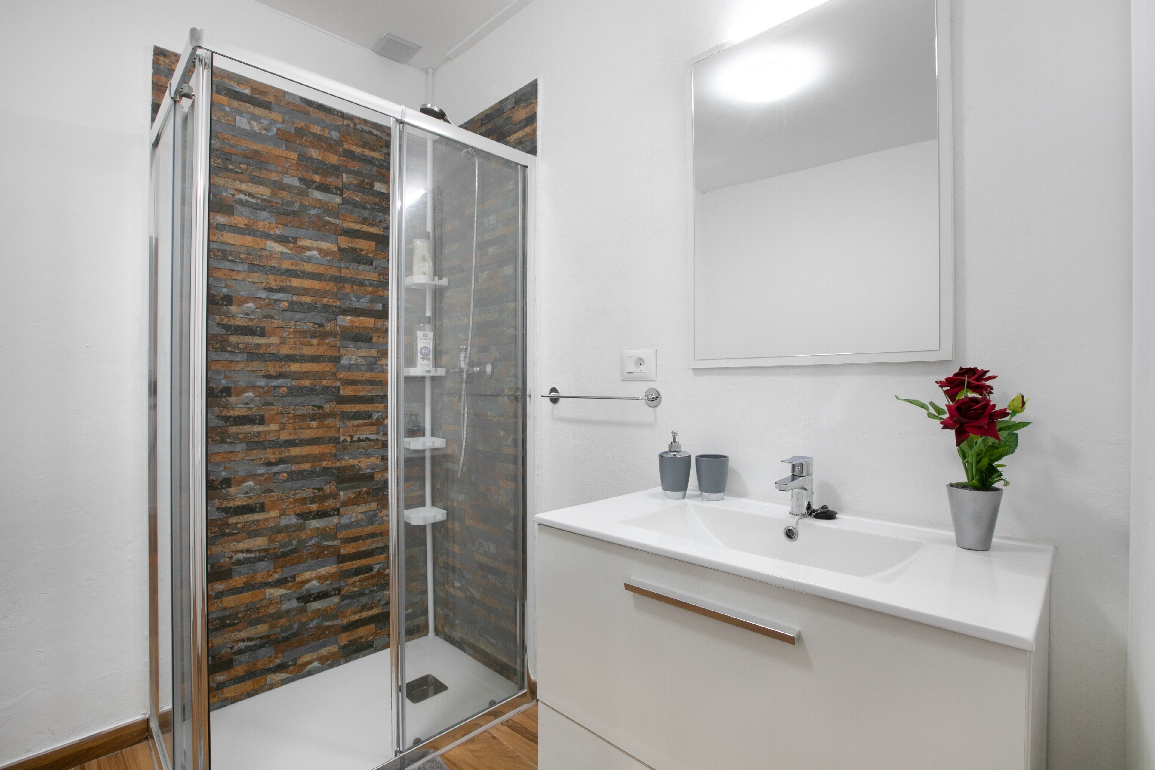 Bruser, hårtørrer, håndklæder