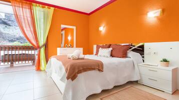 1 slaapkamer, een strijkplank/strijkijzer, gratis wifi, beddengoed