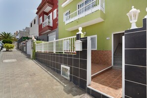 المنطقة المحيطة بالمنشأة