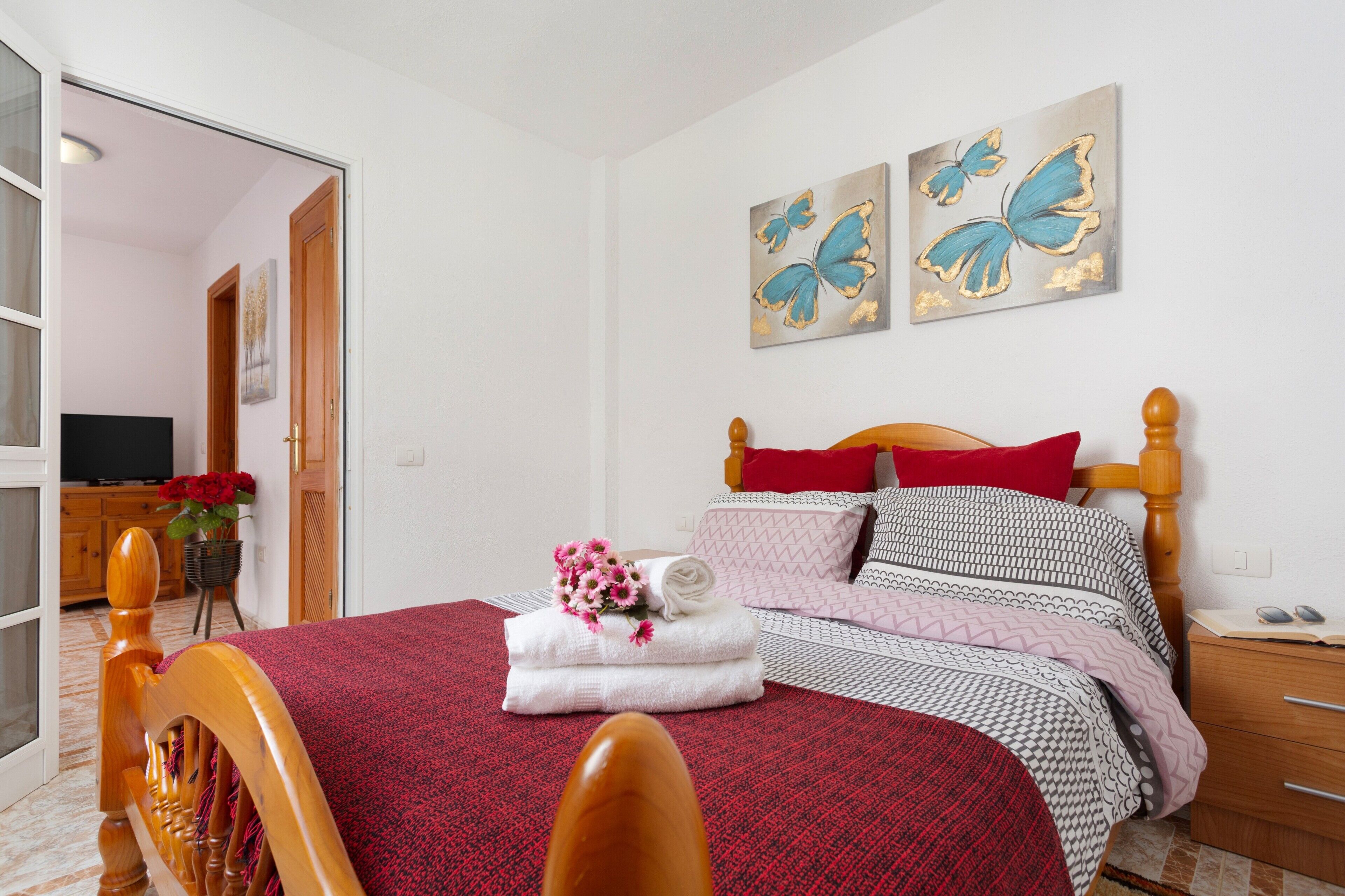 2 slaapkamers, een strijkplank/strijkijzer, beddengoed