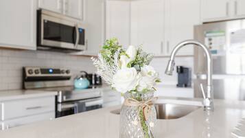 Micro-ondes, four, plaque de cuisson, lave-vaisselle