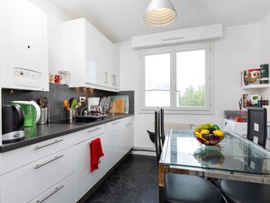 Kühlschrank, Mikrowelle, Ofen, Geschirrspüler