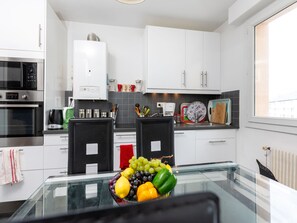 Refrigerador, microondas, horno y lavavajillas 