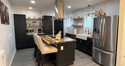 ⭐️Spacious & Cozy 4BR/2BTH, 3 Min to JBLM, Huge Yard⭐️