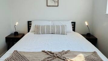 2 soveværelser, skrivebord, strygejern/strygebræt, weekendseng