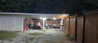 Charming 2-bedroom cottage located on a beautiful property. AC, Wifi, & laundry