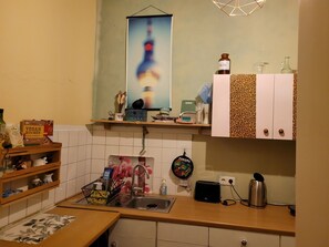 Kühlschrank, Ofen, Herdplatte, Geschirrspüler