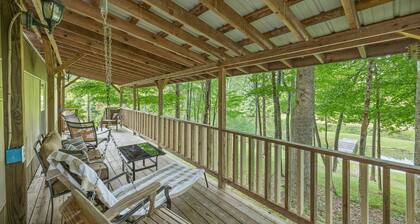 5 minutes from Burgess Falls! Fish, canoe & paddle boating on private property.