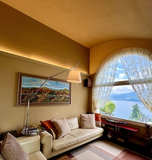 TV - Serra Boutique Villa & Spa with great lake view (Ghiffa)