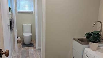 Bruser, hårtørrer, Toiletpapir