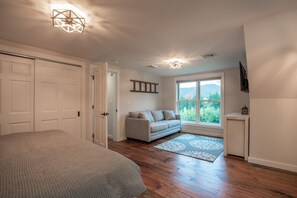 6 bedrooms, desk, iron/ironing board, free WiFi