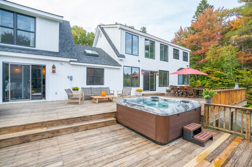 Valley View Villa - Modern Farmhouse W/ Hot Tub