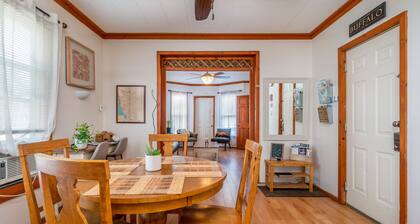 Group Stay! Buffalo and Niagara Falls Home - 6 bedrooms 2 Baths