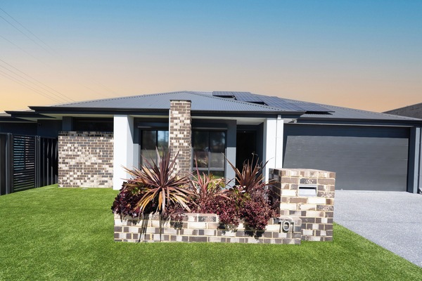 Modern, easy-to-find home in a quiet, friendly neighbourhood