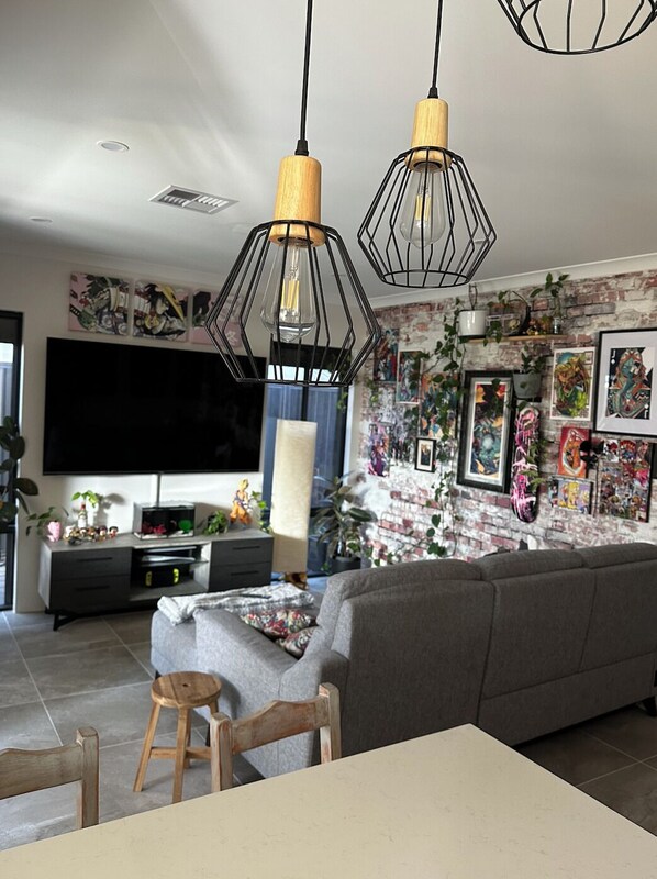 Smart-TV, Videospiele, DVD-Player, Bücher