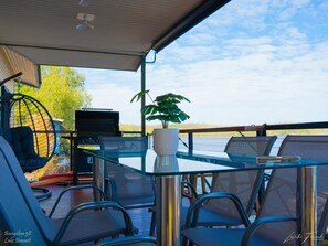 Outdoor dining - Bungalow 58 @ Lake Bennett Darwin (Lake Bennett)