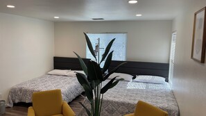 1 habitación, escritorio, wifi gratis y ropa de cama