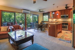 Interior - Beachfront 2 Bedroom / 2 Bathroom Condo in Kihei (Kihei)