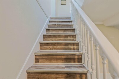 Chic, Cozy & New! Great location, Street Parking with AC