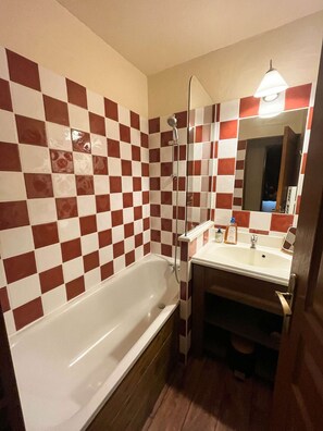 Bathroom - 3-ROOM APARTMENT SLEEPS 6. NEAR TRACK (VALLOIRE)