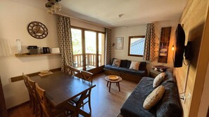 TV - 3-ROOM APARTMENT SLEEPS 6.  NEAR TRACK (VALLOIRE)