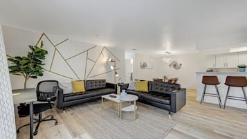 Smart-TV, Kamin, Videothek, Drucker