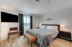 3 bedrooms, desk, iron/ironing board, travel crib