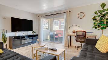 Smart TV, fireplace, video library, printers