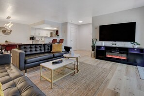 Smart TV, fireplace, video library, printers