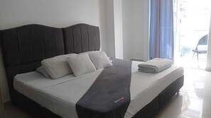 Economy Double Room, Non Smoking | Hypo-allergenic bedding, memory foam beds, minibar, iron/ironing board - HOTEL  JARDIN PLAZA BY SGH (Cali)