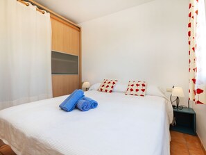 2 Schlafzimmer, Bügeleisen/Bügelbrett