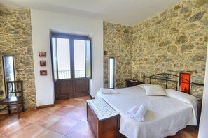 9 soverom, wi-fi (inkludert) og sengetøy