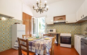 Réfrigérateur, micro-ondes, plaque de cuisson, lave-vaisselle