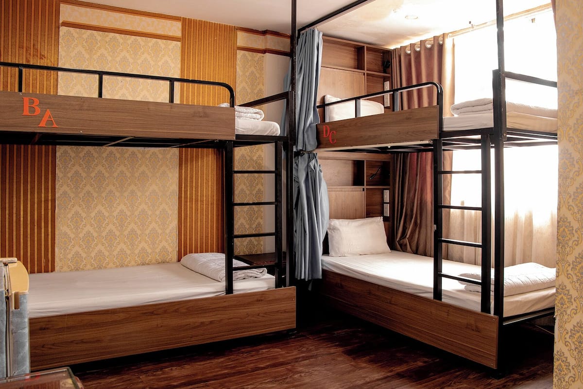 Hypo-allergenic bedding, minibar, desk, laptop workspace