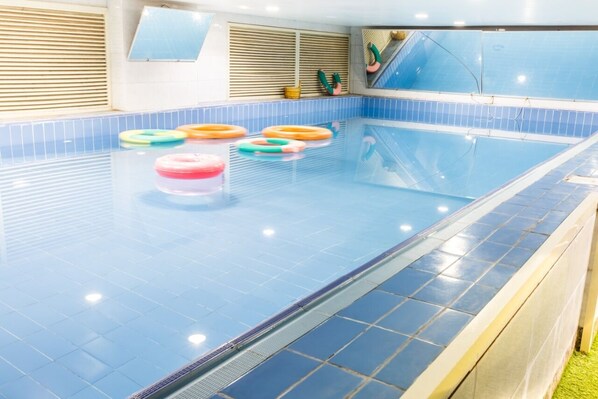 3 indoor pools