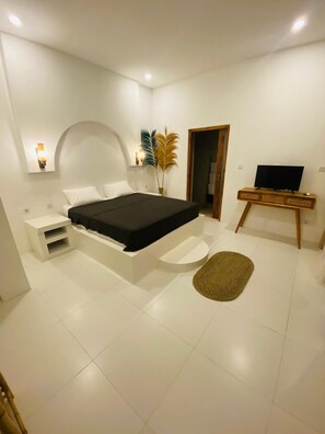 Desk, laptop workspace, soundproofing, free WiFi