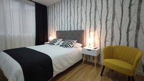 1 chambre, fer et planche à repasser, Wi-Fi gratuit, draps fournis