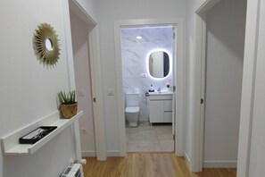 Shower, hair dryer, towels, shampoo