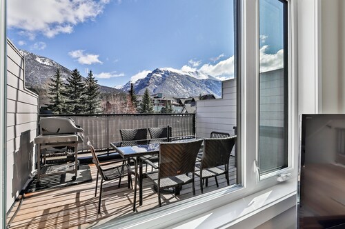 Mountain View Townhouse, Private Garage + Patio + Central AC