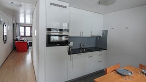 Micro-ondes, four, plaque de cuisson, lave-vaisselle