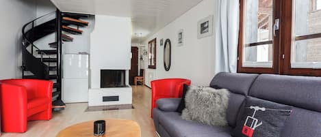 Smart TV y chimenea