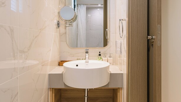 Articles de toilette gratuits, sèche-cheveux, chaussons