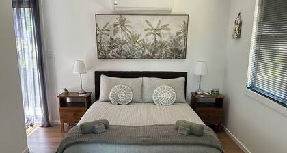 Self Check In, getaway with stunning views of Boomerang Lagoon and Mt Kooralbyn.