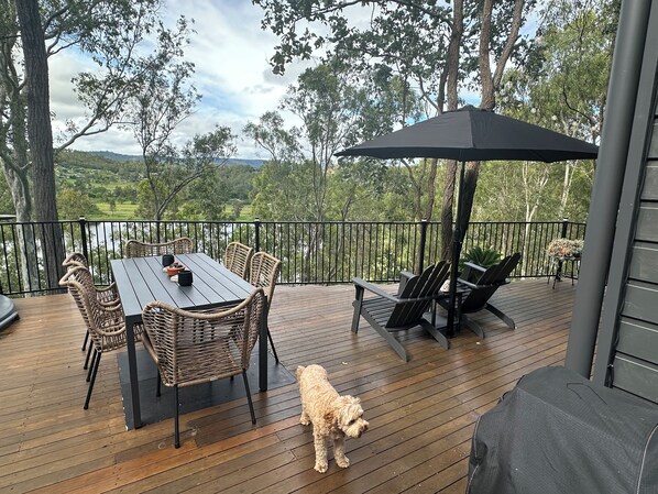 تناول الطعام بالخارج