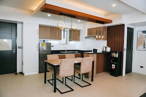 Premier Condo | Private kitchen | Full-size fridge, microwave, stovetop, cookware/dishes/utensils
